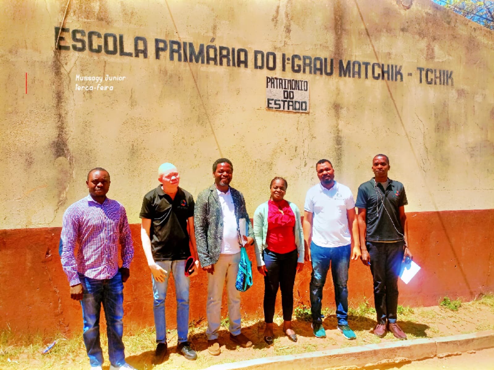 Equipa da Hitalhula durante visita à Escola Primária do 1.º Grau Matchik-Tchik